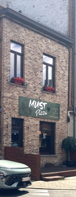 Must pizza